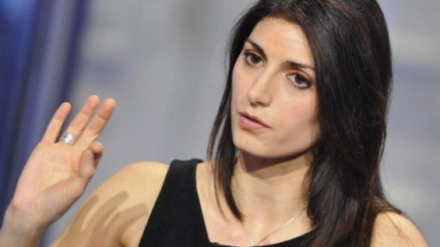 Virginia Raggi attacca con fermezza Renzi