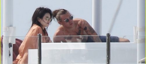 O casal passou f&eacute;ria em um iate