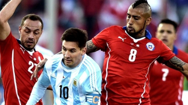 Finale di Santiago: Messi tra Diaz e Vidal