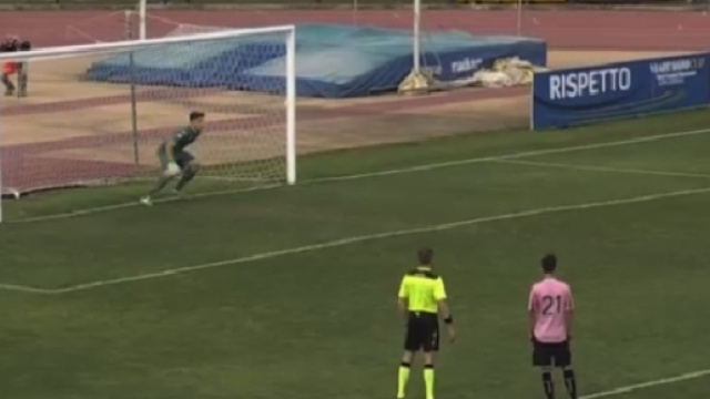 Il rigore di Alessio Di Massimo che ha deciso la Viareggio Cup