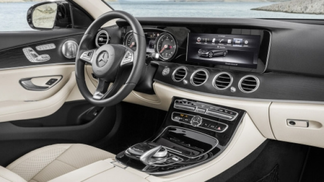 Mercedes E 220 d: le novit&agrave; dell'Intelligent Drive e il nuovo motore 2.0 diesel