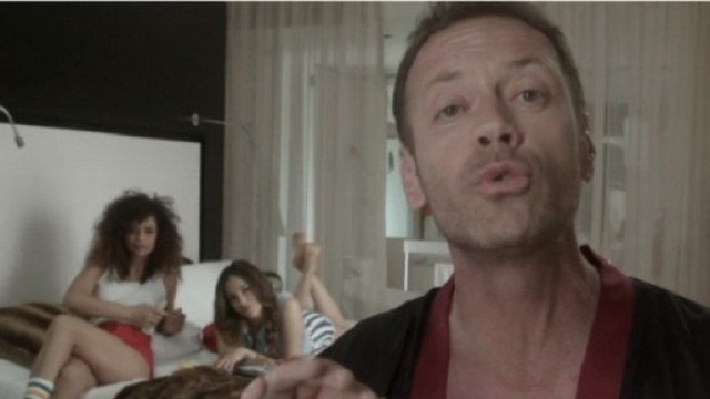 Rocco Siffredi insieme a due ragazze