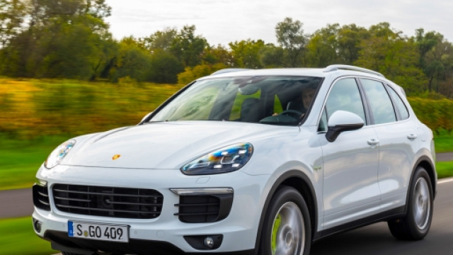 Volkswagen, maxi ritiro di Porsche Cayenne e Touareg