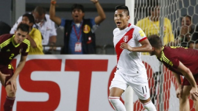 L'esultanza di Raul Ruidiaz dopo il gol del 2-2