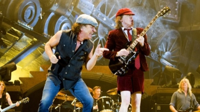 Brian Johnson e Angus Young in concerto