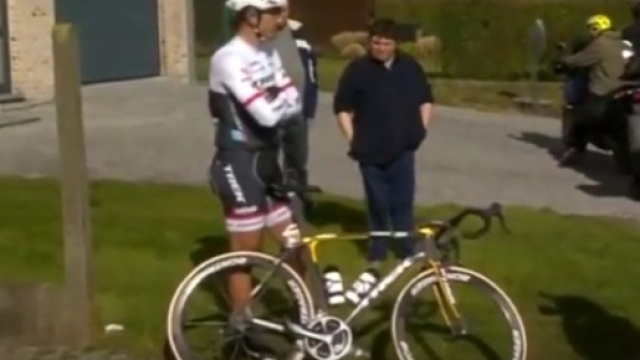 Fabian Cancellara in attesa dell'ammiraglia