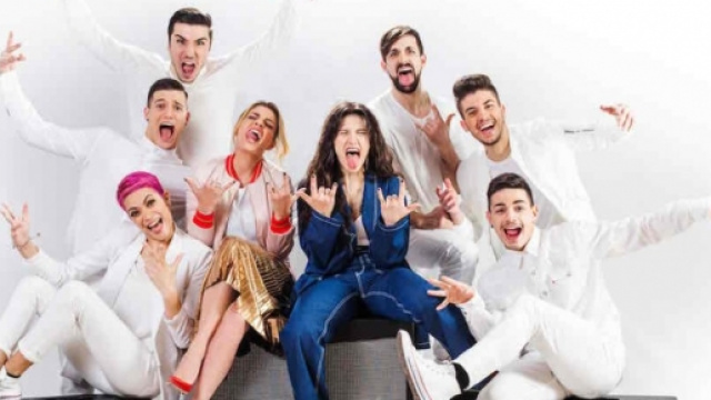 I bianchi perdono la prima manche del serale di Amici.