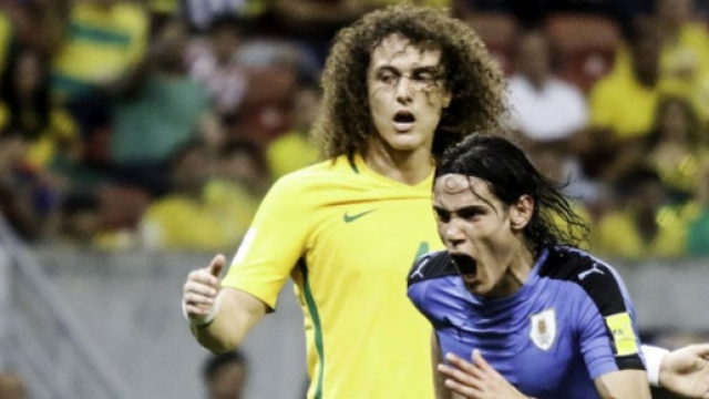 L'esultanza di Cavani, lo sconforto di David Luiz