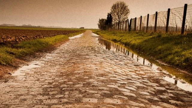 Il pav&egrave; protagonista del ciclismo ad aprile