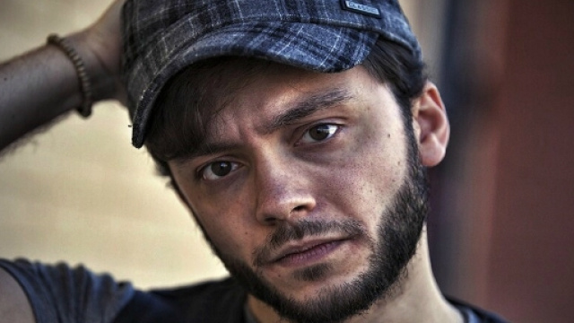 Raffaele Imparato,alias Ugo Alvini in posa per Blasting News.