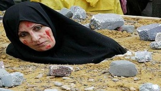 ISLAM, la lapidazione di una donna
