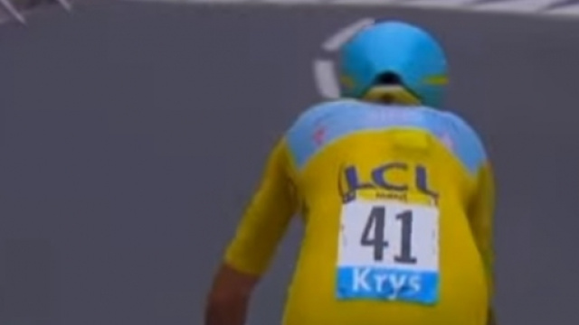 Vincenzo Nibali in maglia gialla