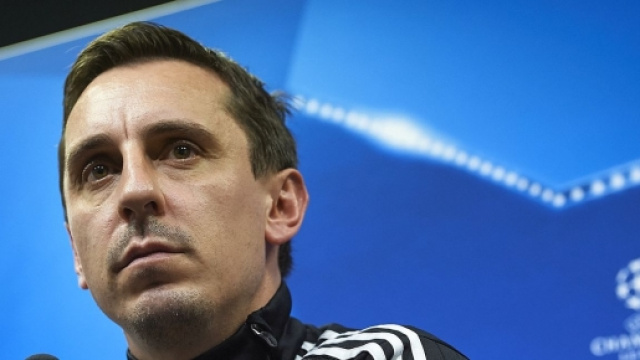 Gary Neville esonerato dal Valencia, e Ryanair ci scherza sopra...