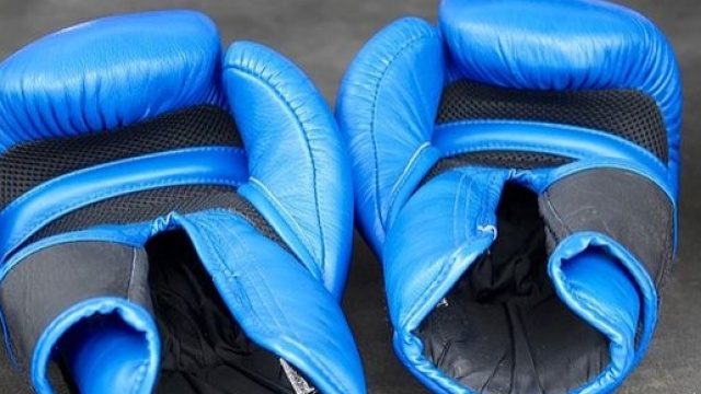 Nuova tragedia sfiorata nel mondo della boxe.