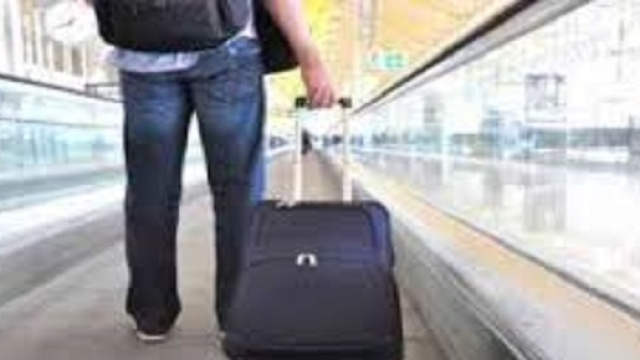 Sono in aumento i 'giovani con la valigia'