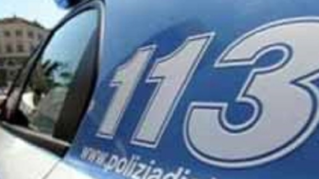 Calabria, colpi di pistola contro bar e auto