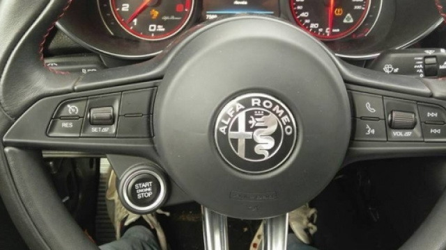 Giulia Q. foto Alfa Romeo Rosso Competizione Club