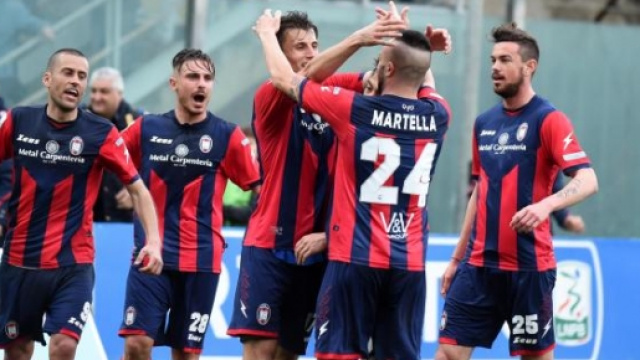 I calciatori del Crotone, capolista di Serie B