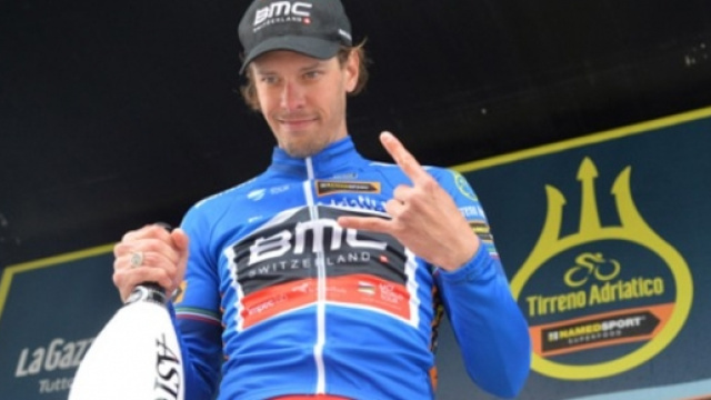 Daniel Oss in maglia blu - Foto Ansa/Peri Zennaro