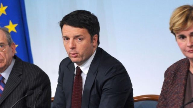 Federica Guidi accanto a Renzi