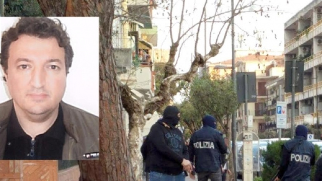 Nella foto l'algerino Ouali e il momento dell'arresto.