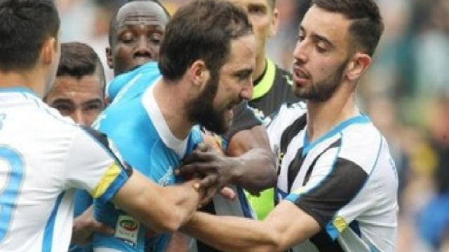 Udinese Napoli, il video di Higuain contro l'arbitro