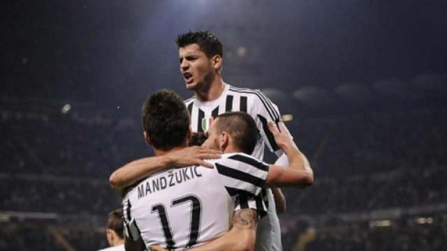 I bianconero esultano al gol di Mandzukic