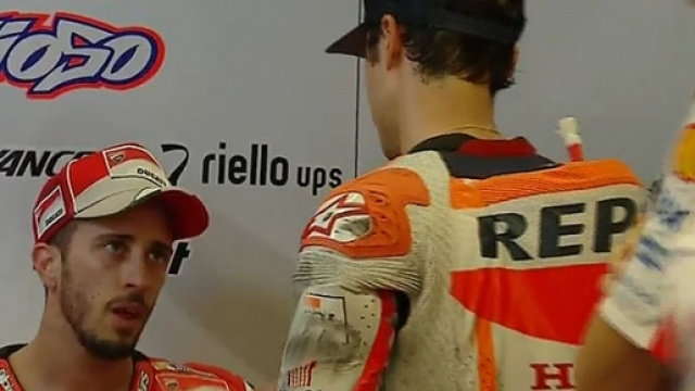Il chiarimento tra Dovizioso e Pedrosa dopo l'incidente.
