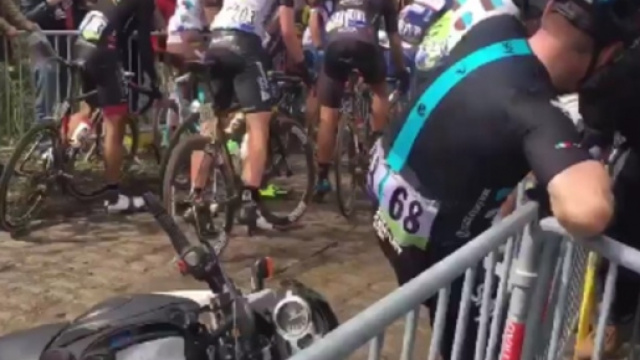 L'incidente ad Elia Viviani nella Foresta di Arenberg