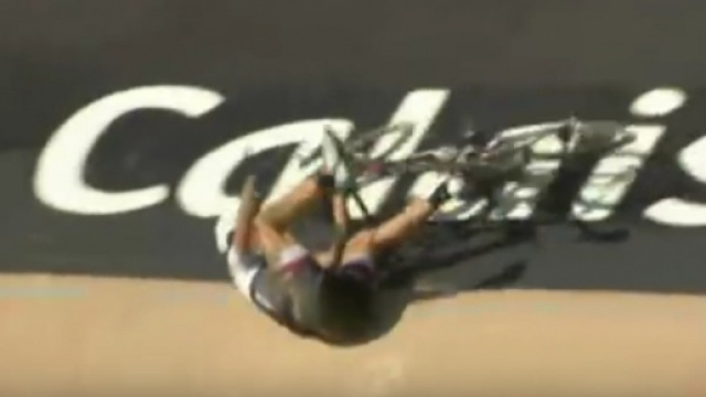 La caduta di Cancellara all'arrivo