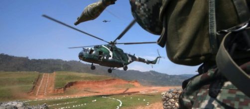 Un helic&oacute;ptero de la Armada de Per&uacute; aterriza en una base antiterrorista, en 2015.