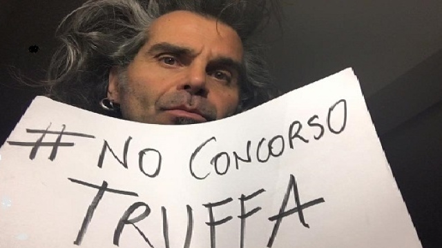 Il celebre cantante rock Piero Pel&ugrave;