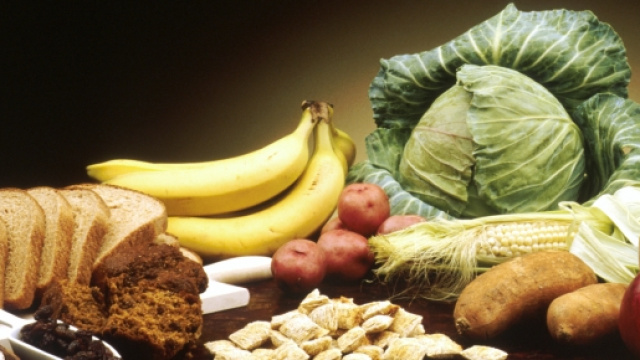 Verdure, tuberi, bulbi, frutta, semi, legumi e cereali per una dieta vegana