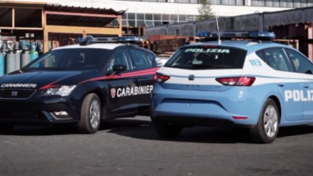 auto polizia e carabinieri in servizio