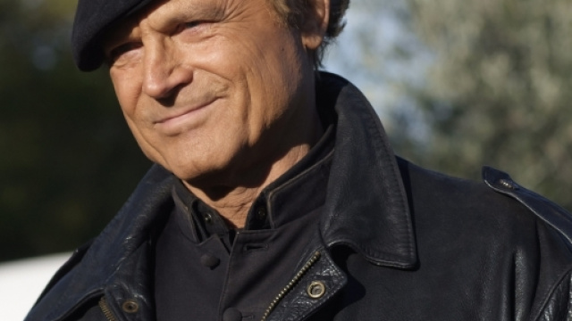 Terence Hill, nei panni di Don Matteo