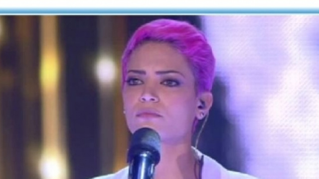 Elodie durante un'esibizione ad Amici 2016.