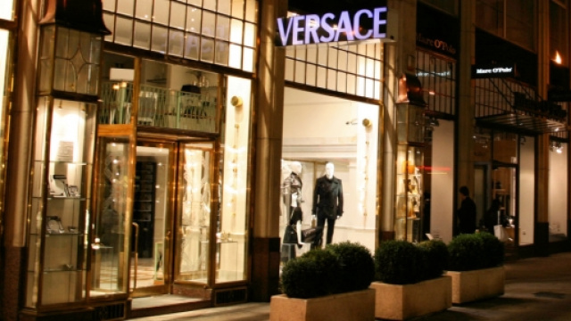 Versace: opportunit&agrave; di lavoro e come candidarsi