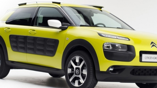 Nuova Citroen C4 Cactus gialla
