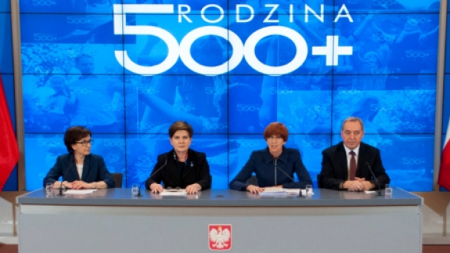 Il primo ministro presenta il nuovo programma governativo 500+ foto pis.org.pl