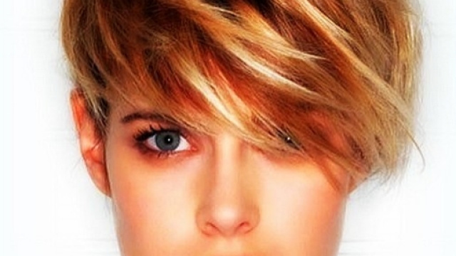 Pixie cut con maxi ciuffo laterale, tagli capelli corti 2016
