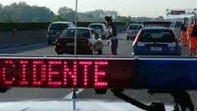 Calabria: scontro sulla ss 106, il bilancio &egrave; di due persone ferite.