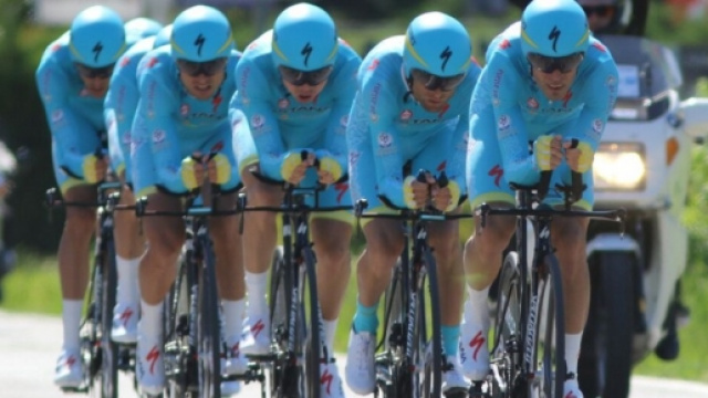 La Astana in azione - Foto Pierre Teyssot