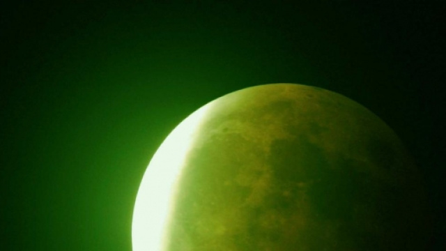 La "bufala burlona" della Luna Verde del 20 aprile