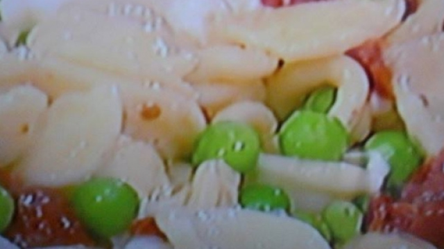 Orecchiette con piselli, pomodorini secchi, mozzarella e pecorino
