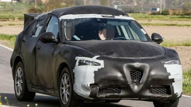 Alfa Romeo Stelvio: nuove foto spia