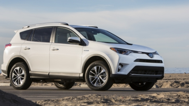 La nuova Toyota Rav 4 Hybrid 2016