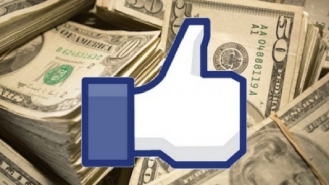 Il classico Ok di Facebook con dollari sul fondo
