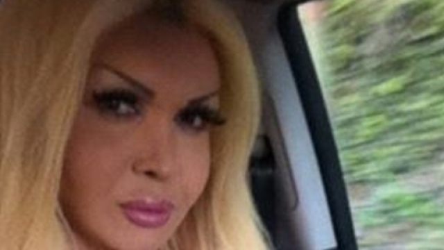 Kristel Bulgari, scatto bollente in auto