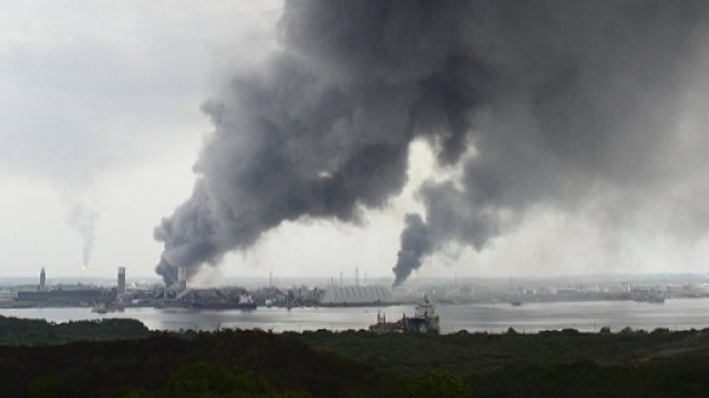 La forte esplosione &egrave; stata avvertita a 10 km di distanza e ha rilasciato nell'aria fumi tossici