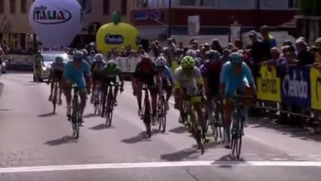 Lo sprint vincente di Tanel Kangert
